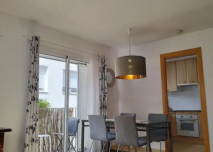 Welcom A Summer Flat In The Heart Of The Village 锡切斯